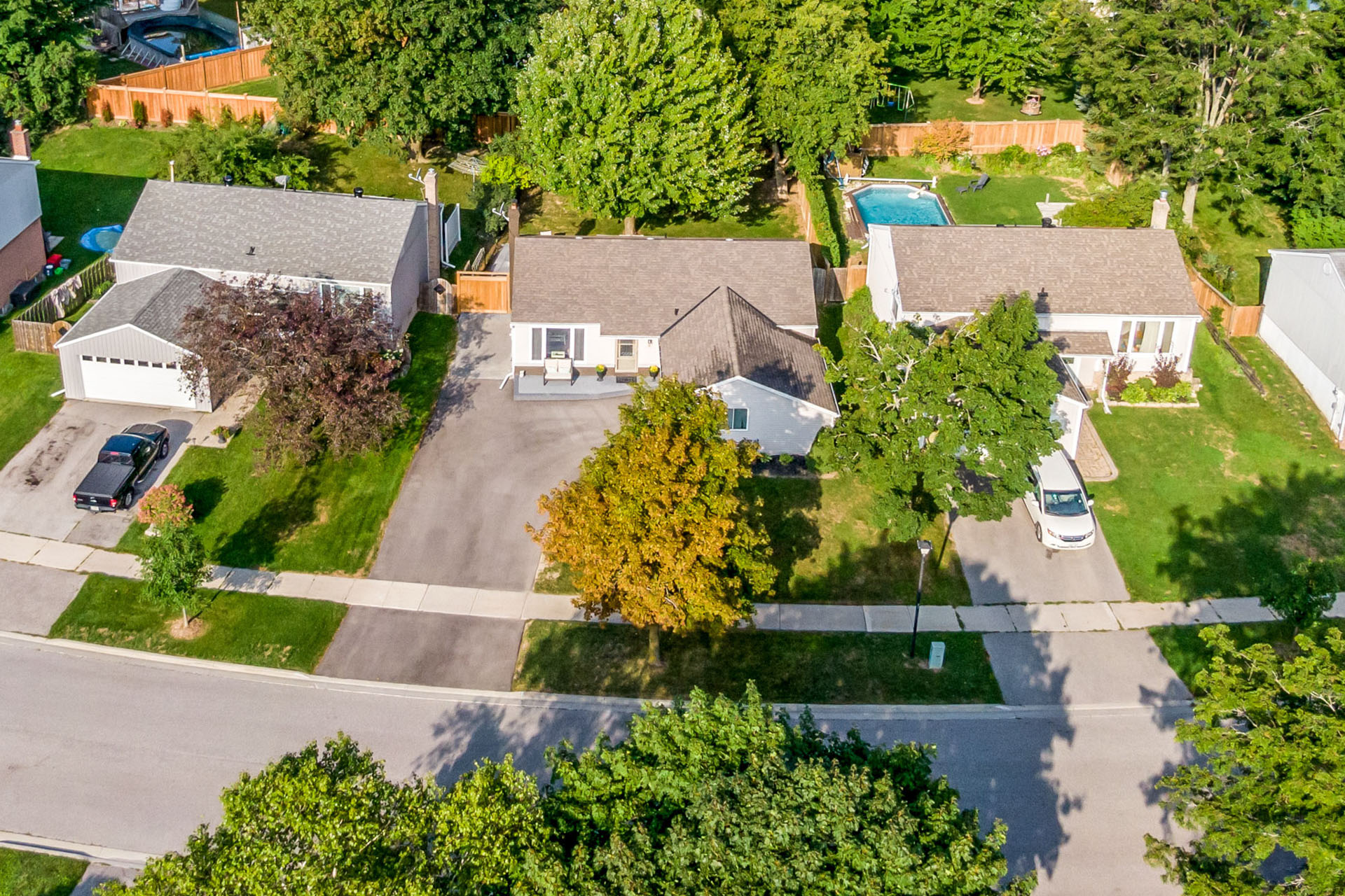 Holland Landing, Ontario Sold 789,000 (Offer) — Royal LePage RCR