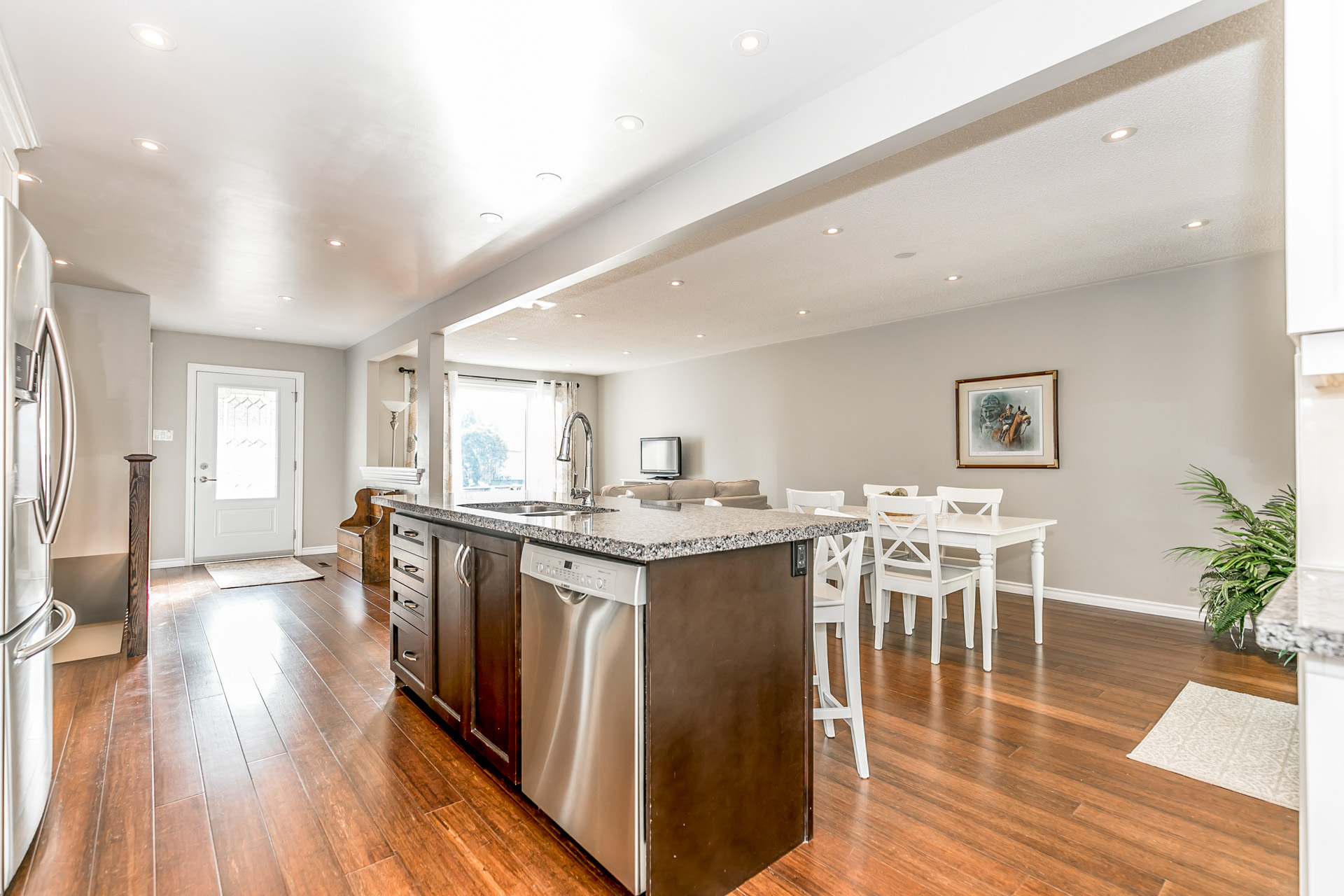 Holland Landing, Ontario Sold 789,000 (Offer) — Royal LePage RCR