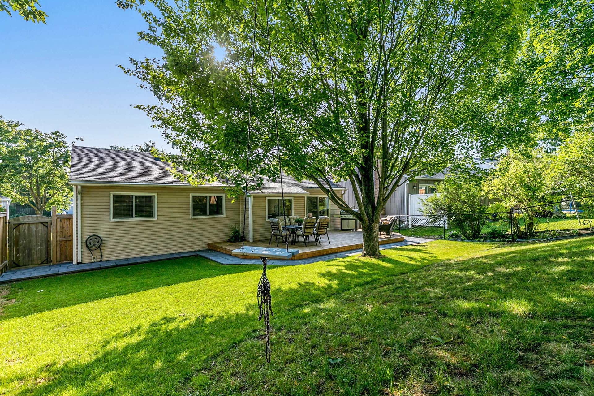 Holland Landing, Ontario Sold 789,000 (Offer) — Royal LePage RCR