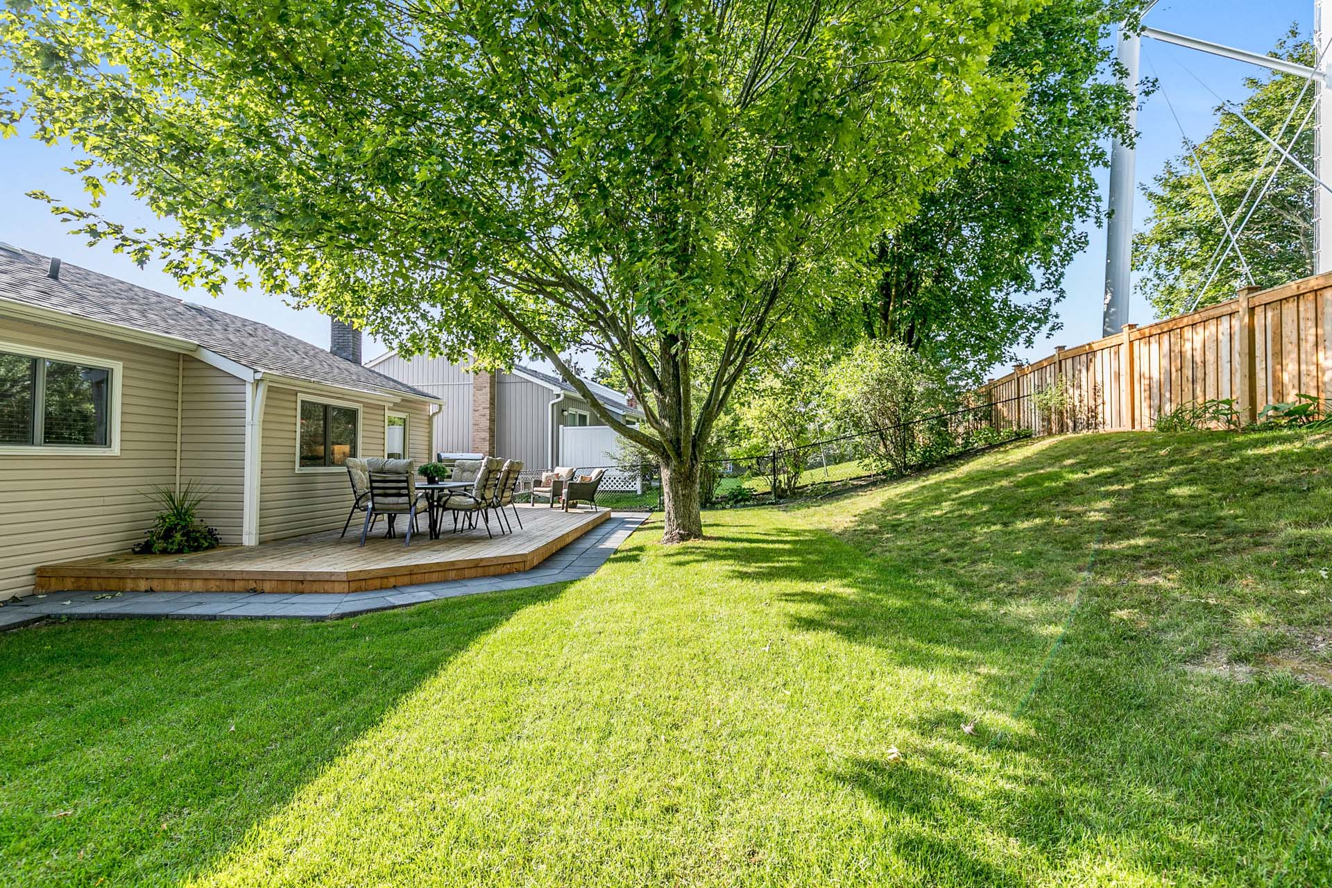 Holland Landing, Ontario Sold 789,000 (Offer) — Royal LePage RCR Realty, Brokerage Holland Landing, Ontario Sold 789,000 (Offer) — Royal LePage RCR Realty, Brokerage