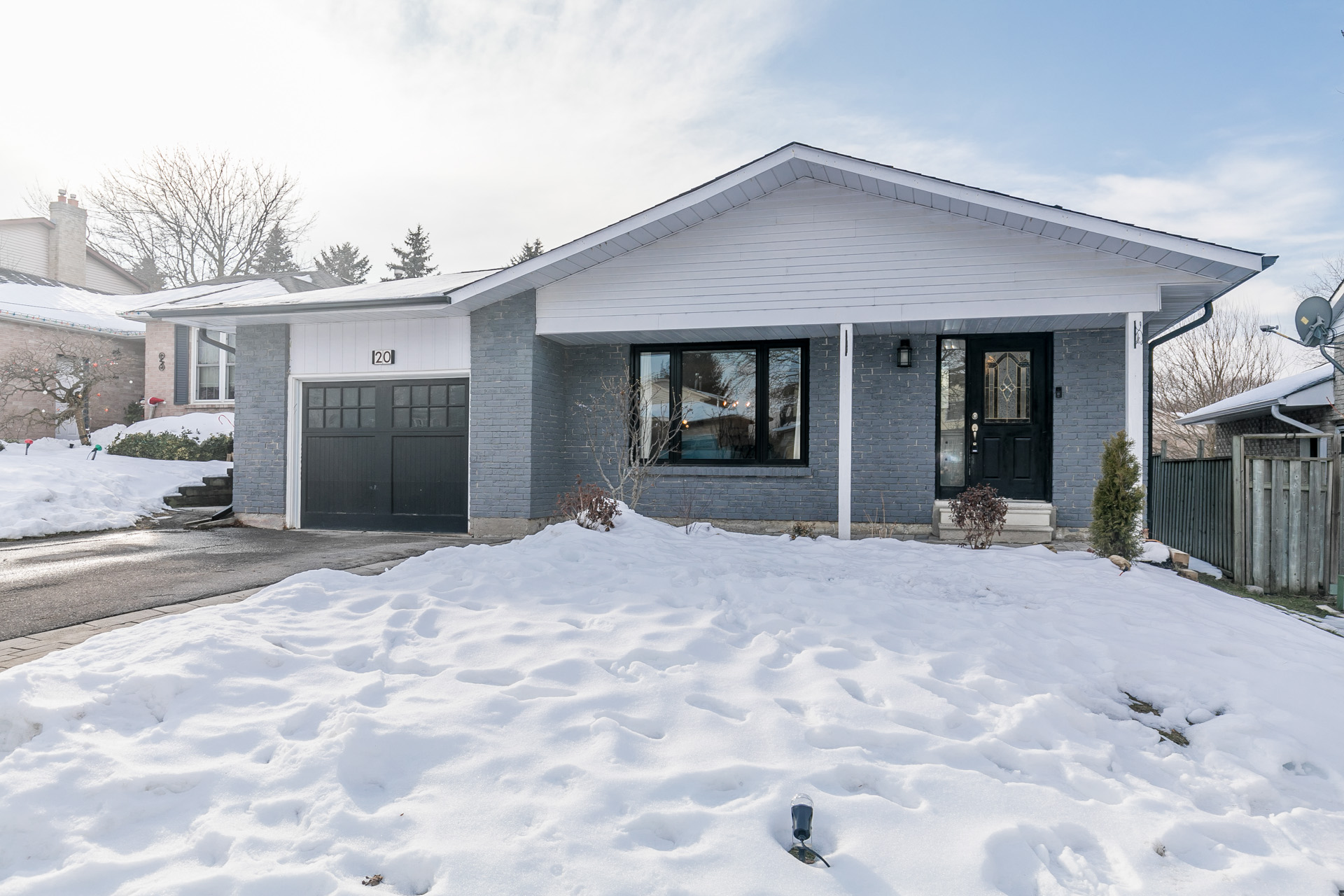 Mt Albert, Ontario Sold 819,900 (Offer) — Royal LePage RCR Realty