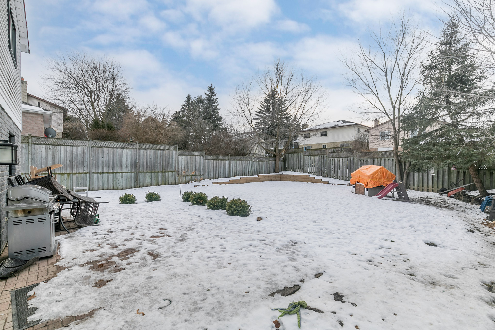 Mt Albert, Ontario Sold 819,900 (Offer) — Royal LePage RCR Realty