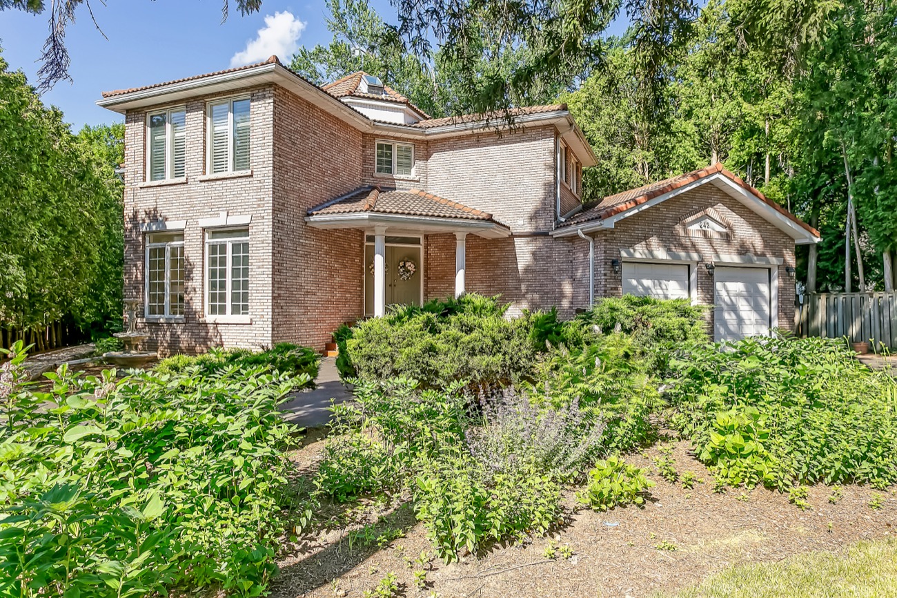 242 Belvenia Road, Burlington, Ontario For Sale 2,450,000 — Michael